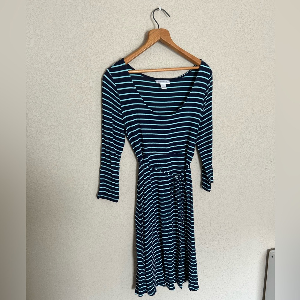 Striped maternity dress with tie at waistline to accentuate your baby bump.